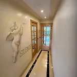 Les Amoureux De Homestay Paris
