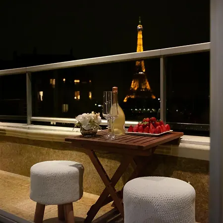 Les Amoureux De La Tour Eiffel Guest house