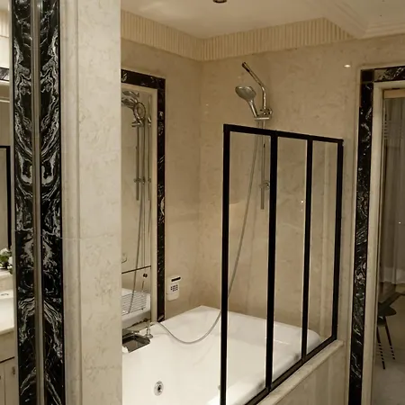 Les Amoureux De La Tour Eiffel Guest house *
