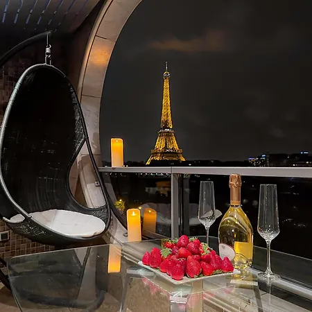 Guest house Les Amoureux De La Tour Eiffel *