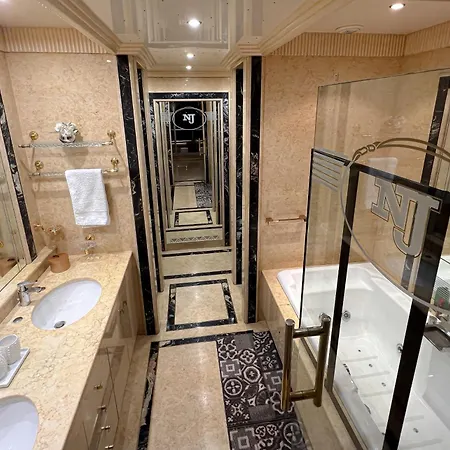 Les Amoureux De La Tour Eiffel Guest house *