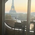 Les Amoureux De Parijs